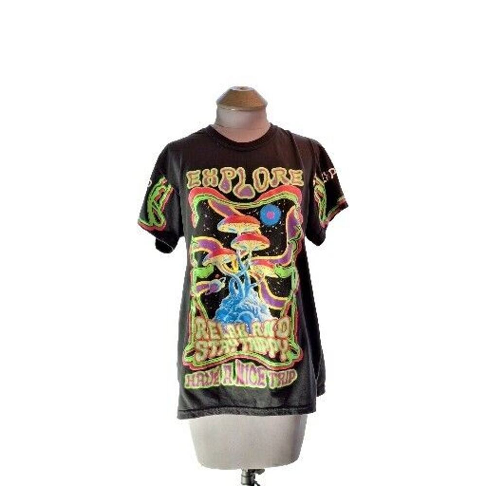 Weekend Warriors Size M "Explore ..Relax And Stay Trippy" T Shirt Unisex